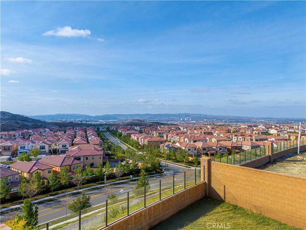 https://media.crmls.org/medias/052466a8-5bf4-4981-b6e6-47946f967ce4.jpg?preset=X-Large