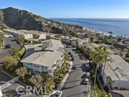 21703 Ocean Vista Drive, Laguna Beach CA: https://media.crmls.org/medias/05256d41-ba2a-4df8-a915-8438955f9335.jpg