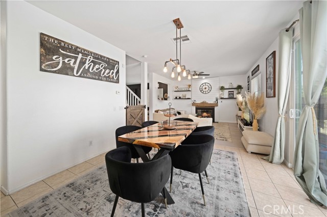 2641 Senna Lane, Palmdale CA: https://media.crmls.org/medias/05258a79-7130-4f4f-9ad5-64324aef4c59.jpg
