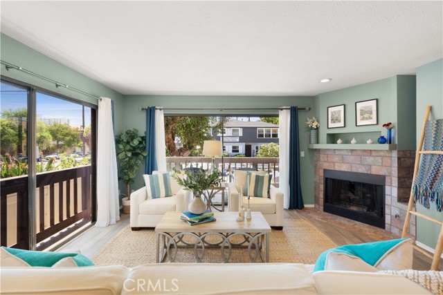 1425 E 2nd Street, Long Beach CA: https://media.crmls.org/medias/0525937c-8c22-4b4e-b6d2-6b2270b9c9e3.jpg
