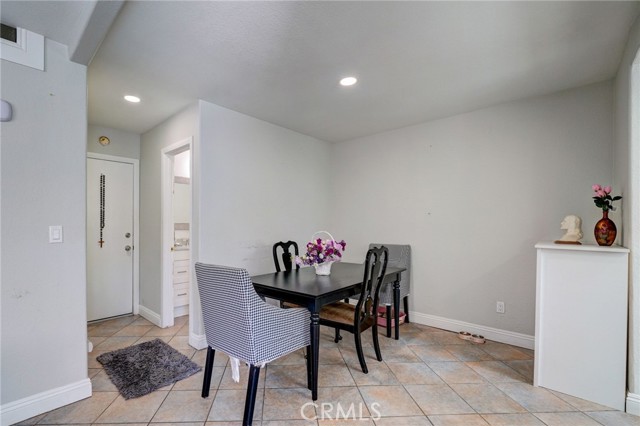 Detail Gallery Image 12 of 39 For 8961 Summerwood Way, Fontana,  CA 92335 - 3 Beds | 2/1 Baths