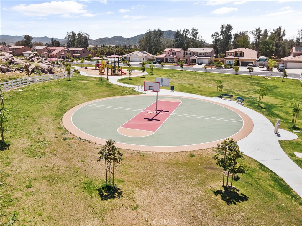 https://media.crmls.org/medias/05265886-4c4c-4033-b100-687d782c6075.jpg?preset=X-Large