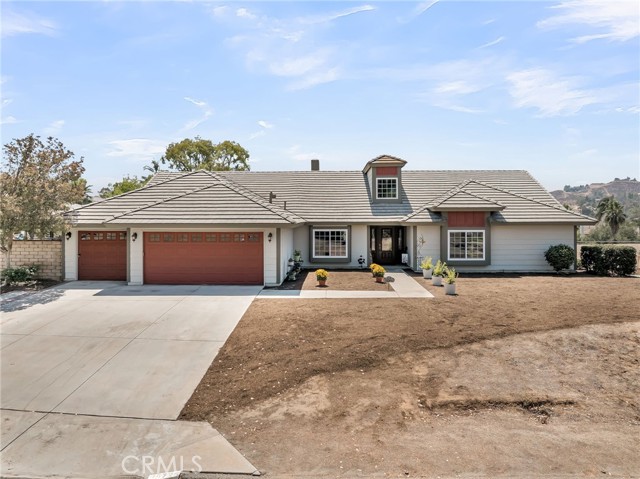 15725 Terraceview Court, Riverside CA: https://media.crmls.org/medias/05274456-56cc-4027-afbb-1670d607ae8f.jpg