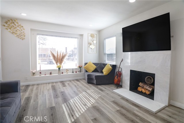 Detail Gallery Image 4 of 46 For 7323 Camellia Ave, North Hollywood,  CA 91605 - – Beds | – Baths