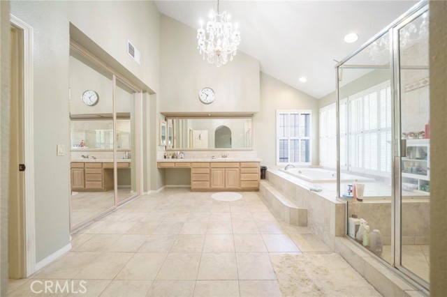 Detail Gallery Image 24 of 32 For 18741 Hillsboro Rd, Northridge,  CA 91326 - 5 Beds | 6/1 Baths