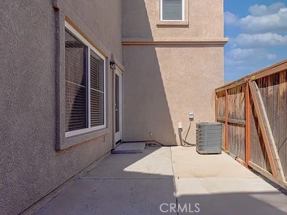 Detail Gallery Image 10 of 21 For 3812 Carrotwood St, Riverside,  CA 92501 - 3 Beds | 2/1 Baths