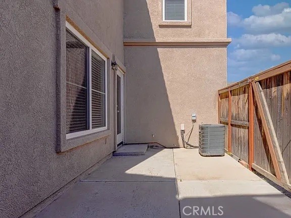 https://media.crmls.org/medias/05285864-5429-4586-aa08-36ba811a4052.jpg?preset=X-Large