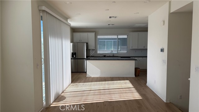 Detail Gallery Image 8 of 19 For 8348 N Canby Pl, Northridge,  CA 91325 - 3 Beds | 3/1 Baths