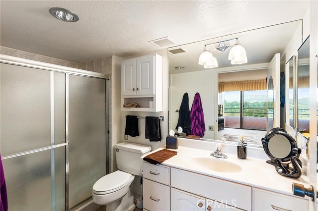 24055 Paseo Del Lago, Laguna Woods CA: https://media.crmls.org/medias/052a0e57-4e64-4383-b049-a472fc515099.jpg