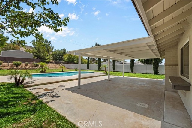 7670 Lakeside Drive, Jurupa Valley CA: https://media.crmls.org/medias/052b3453-1c8a-401f-b57f-d7b9a1480de9.jpg