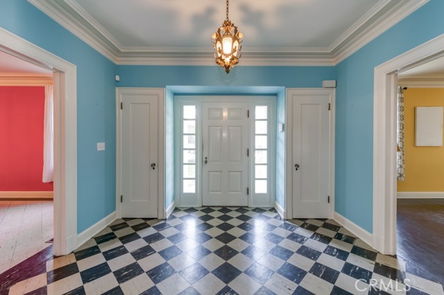 Detail Gallery Image 4 of 66 For 605 E Home Ave, Fresno,  CA 93728 - 5 Beds | 4/1 Baths