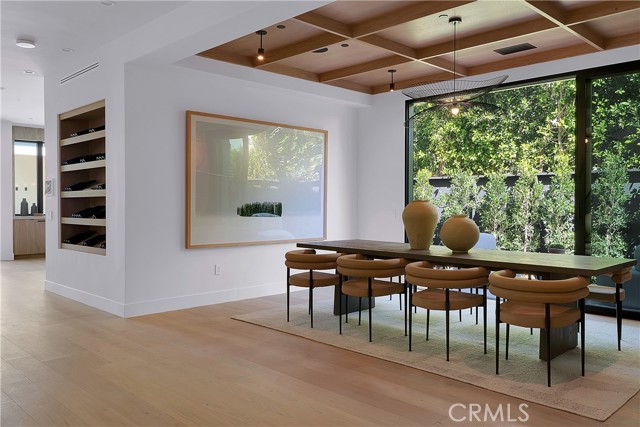 4455 Katherine Avenue, Sherman Oaks CA: https://media.crmls.org/medias/052b7836-dde0-4dcc-b0eb-3404b1e8eab1.jpg