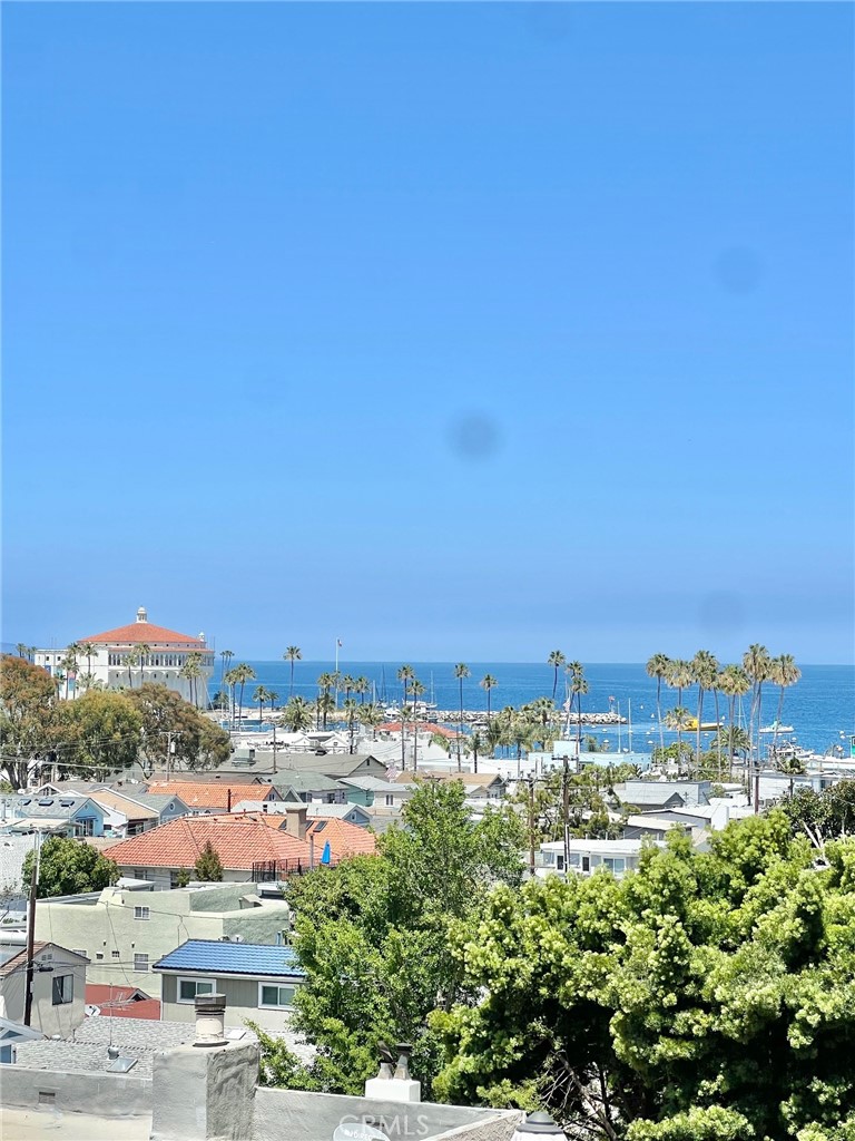 https://media.crmls.org/medias/052b7f0d-f09d-490b-8f8c-d64484c470a9.jpg?preset=X-Large