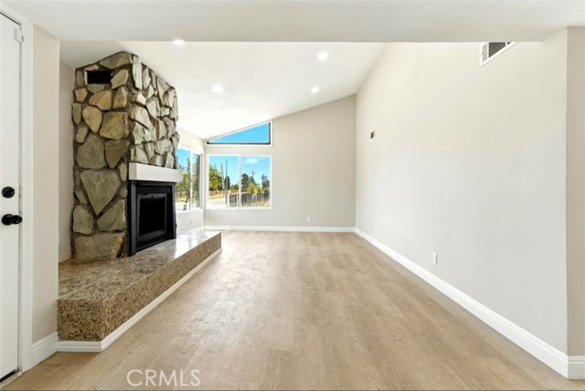 15195 Laguna Avenue, Lake Elsinore CA: https://media.crmls.org/medias/052b91b1-fea7-4a03-b261-501178035b2b.jpg