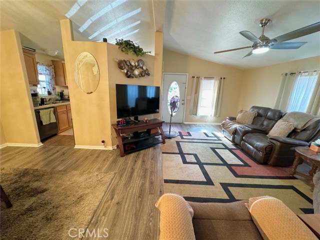 Detail Gallery Image 6 of 40 For 4901 Green River Rd #168,  Corona,  CA 92878 - 3 Beds | 2 Baths