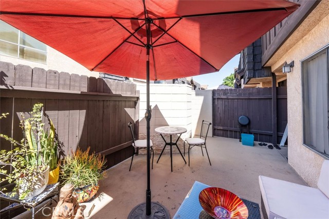 Detail Gallery Image 8 of 25 For 5461 Newcastle Ave #8,  Encino,  CA 91316 - 2 Beds | 2/1 Baths