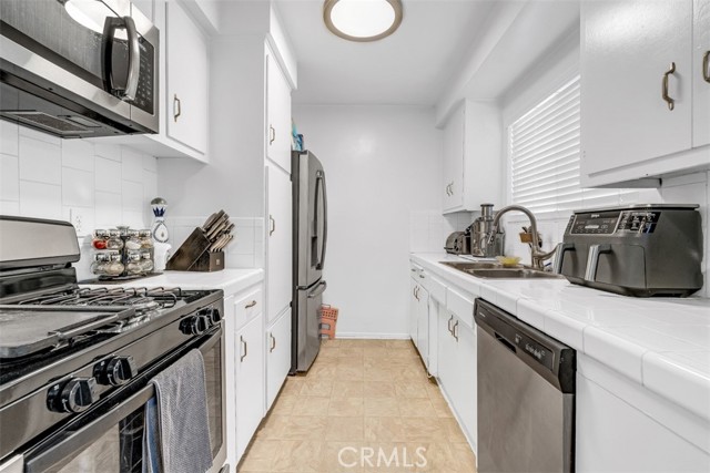 6640 Darby Avenue, Reseda CA: https://media.crmls.org/medias/052c2a7f-09de-4a04-8203-9c0a9c8c1515.jpg