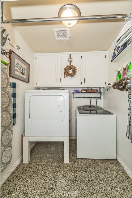 2468 Laverne, Clovis CA: https://media.crmls.org/medias/052ce205-e7da-4e93-9d04-73acceec95f0.jpg