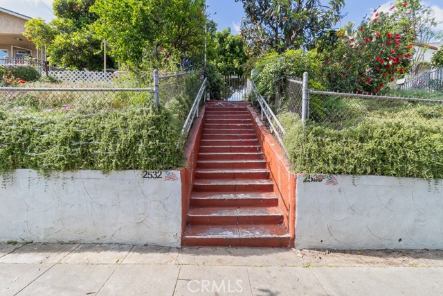 Detail Gallery Image 3 of 55 For 2530 Ganahl St, Los Angeles,  CA 90033 - 5 Beds | 2 Baths