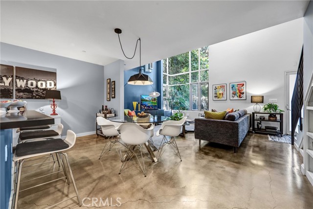 Detail Gallery Image 11 of 31 For 1120 N El Centro #5,  Los Angeles,  CA 90038 - 2 Beds | 2/1 Baths