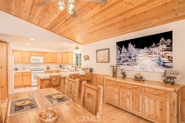 Detail Gallery Image 15 of 45 For 41952 Mapleleaf Dr, Big Bear Lake,  CA 92315 - 3 Beds | 2 Baths