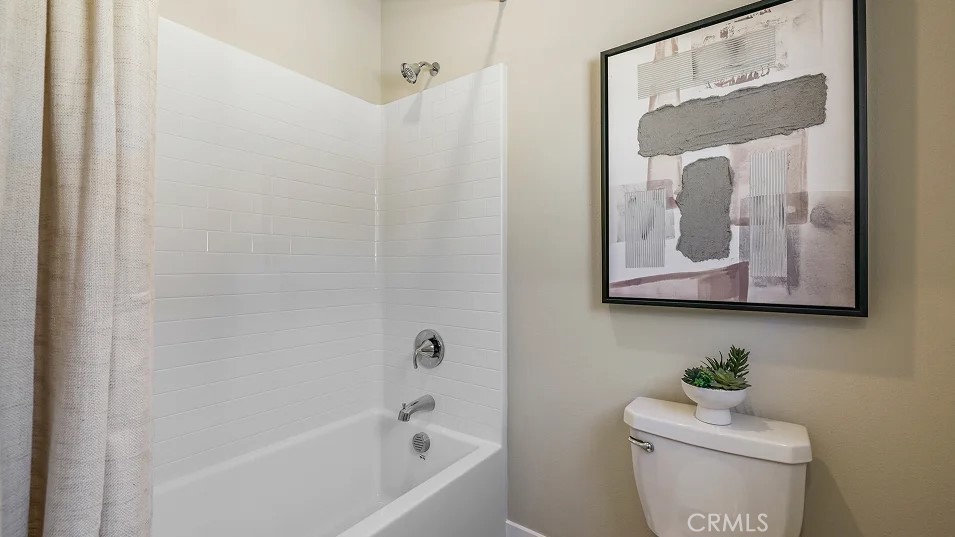 https://media.crmls.org/medias/052f2c5c-5791-4ba2-b0a0-54c5fc3e67a3.jpg?preset=X-Large