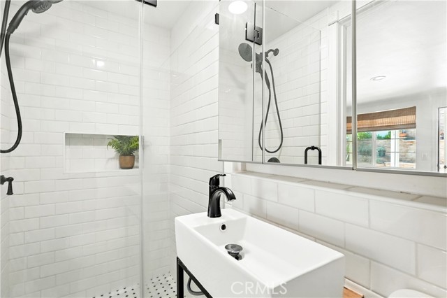 624 Redfield Avenue, Los Angeles CA: https://media.crmls.org/medias/05300129-3c32-4d41-8bb1-66f8a40195ab.jpg