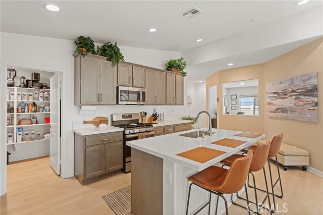 Detail Gallery Image 7 of 33 For 1644 Beacon Dr, Beaumont,  CA 92223 - 2 Beds | 2 Baths