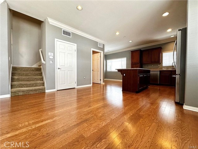 Detail Gallery Image 4 of 29 For 9301 Shirley Ave #50,  Northridge,  CA 91324 - 3 Beds | 3 Baths