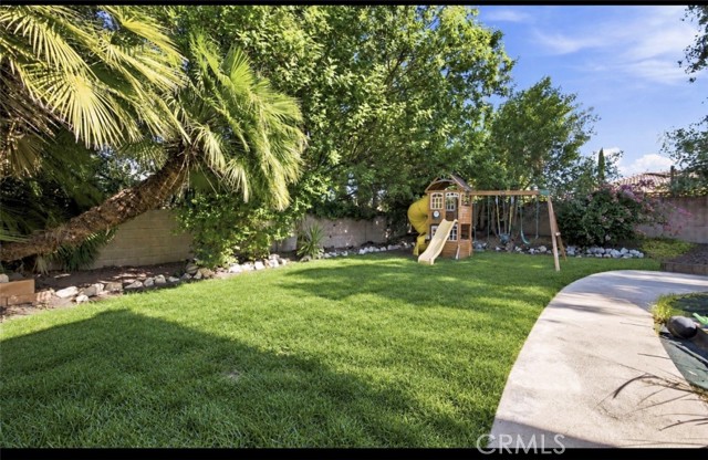 10640 Sylvia Ave photo 24