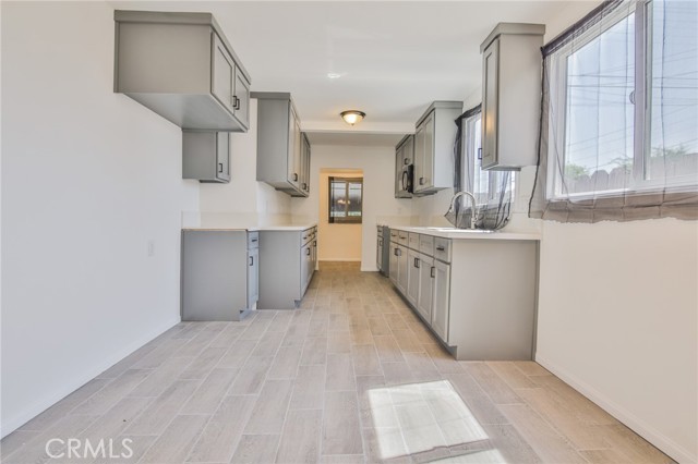 Detail Gallery Image 10 of 31 For 9504 S Main, Los Angeles,  CA 90003 - 2 Beds | 2 Baths