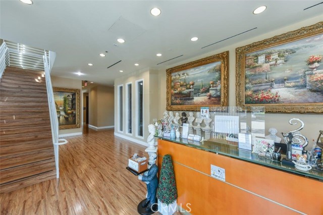 950 Roosevelt, Irvine CA: https://media.crmls.org/medias/05347564-e7e6-48ce-b03b-daf175e159e3.jpg