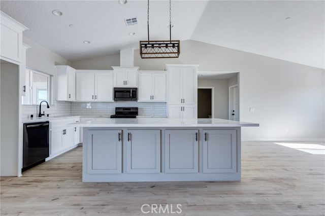 Detail Gallery Image 14 of 46 For 22520 Houston St, Apple Valley,  CA 92308 - 4 Beds | 2/1 Baths