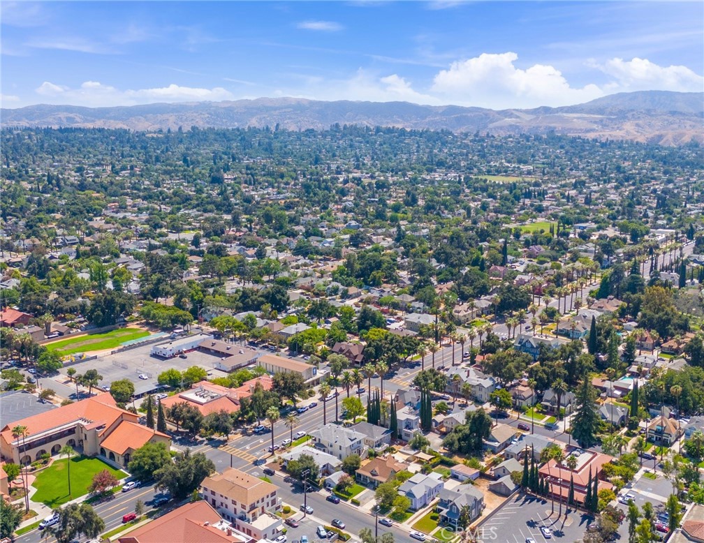 https://media.crmls.org/medias/05348e91-5f55-416c-a244-c11b16568936.jpg?preset=X-Large