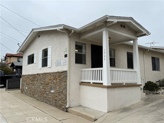 1064 W 18th Street, San Pedro CA: https://media.crmls.org/medias/0535e4c0-db84-4bd4-b5a1-491eab246058.jpg