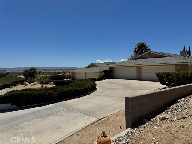16156 Wato Road, Apple Valley CA: https://media.crmls.org/medias/05365813-5496-48e2-8618-4deb52d51921.jpg
