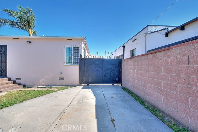Detail Gallery Image 36 of 44 For 355 E Century Bld, Los Angeles,  CA 90003 - 2 Beds | 1 Baths