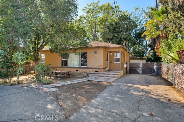 Detail Gallery Image 2 of 35 For 7725 Owensmouth, Canoga Park,  CA 91304 - 3 Beds | 2 Baths