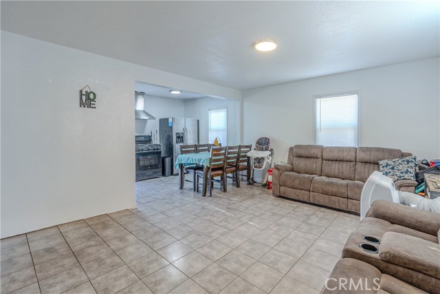 Detail Gallery Image 4 of 16 For 919 N Illinois Ave, Colton,  CA 92324 - 2 Beds | 1 Baths
