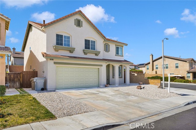 Detail Gallery Image 2 of 47 For 10186 Susan, Hesperia,  CA 92345 - 5 Beds | 3 Baths