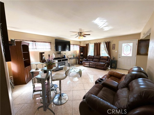 Detail Gallery Image 6 of 40 For 1320 White Ln, Bakersfield,  CA 93307 - 4 Beds | 2 Baths