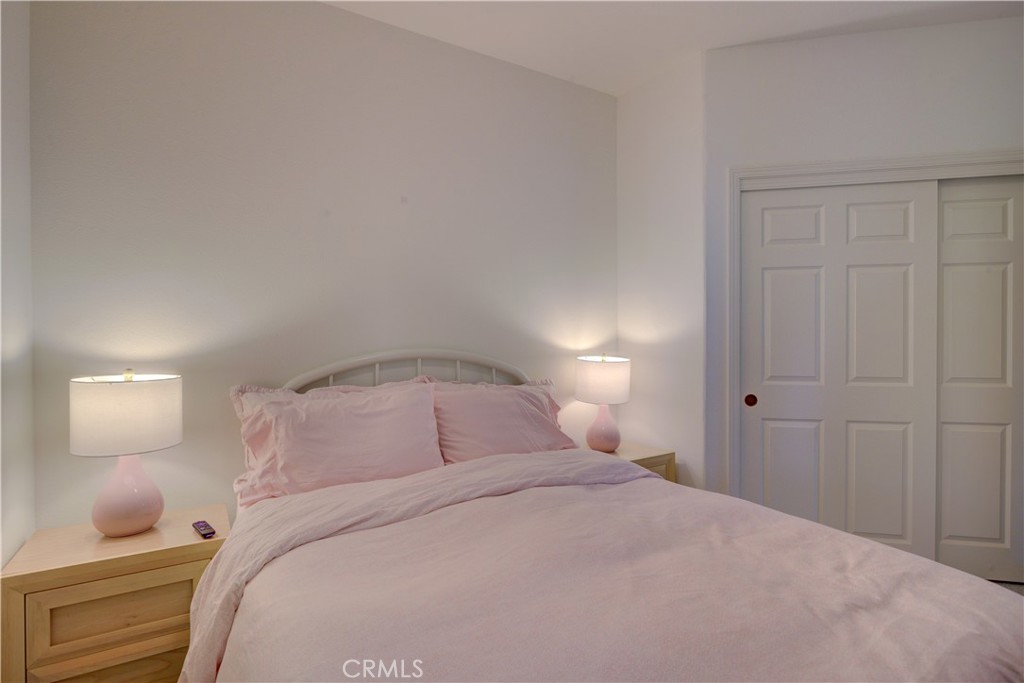 https://media.crmls.org/medias/05376df5-eee1-416c-86ee-154d5b313bef.jpg?preset=X-Large