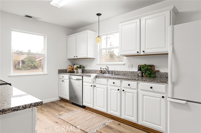 Detail Gallery Image 9 of 40 For 2099 Hartford Dr #20,  Chico,  CA 95928 - 3 Beds | 2 Baths