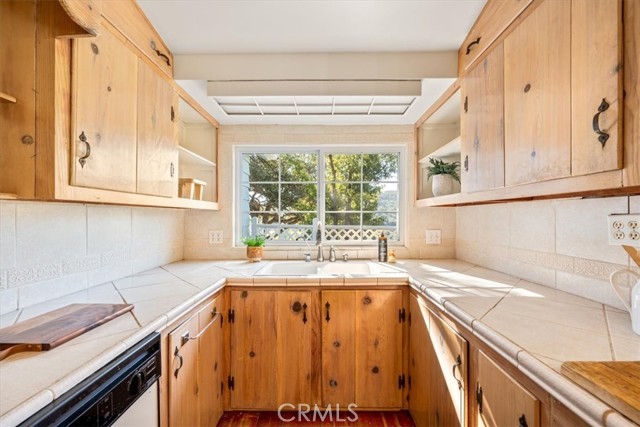 Detail Gallery Image 15 of 64 For 549 Derby, Paso Robles,  CA 93446 - 5 Beds | 3/2 Baths