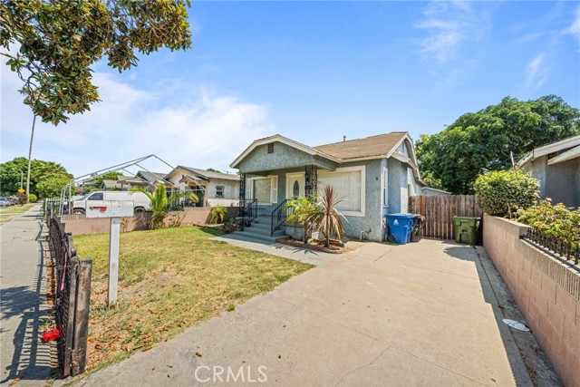 122 E 83rd Street, Los Angeles CA: https://media.crmls.org/medias/0538194a-7c21-4749-b10a-ef37b1c56455.jpg