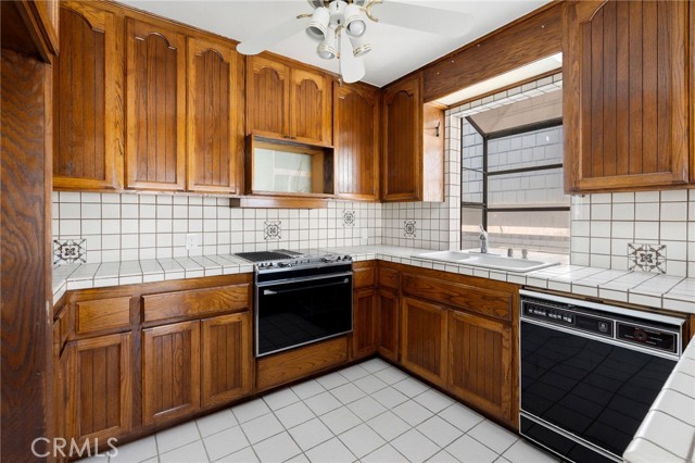 232 29th Street, Manhattan Beach CA: https://media.crmls.org/medias/0538329a-6b35-463a-a484-6766f24fc1fa.jpg