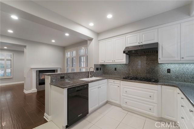 Detail Gallery Image 7 of 32 For 2546 Bungalow, Corona Del Mar,  CA 92625 - 3 Beds | 2/1 Baths