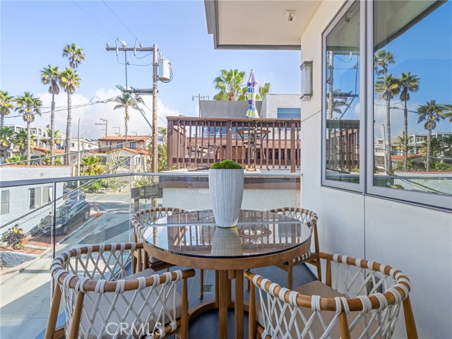 Detail Gallery Image 26 of 29 For 320 35th Street, Manhattan Beach,  CA 90266 - 4 Beds | 4/1 Baths