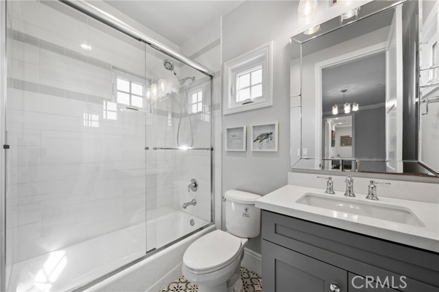 Image 35 of 47 For 6247 Ivar  