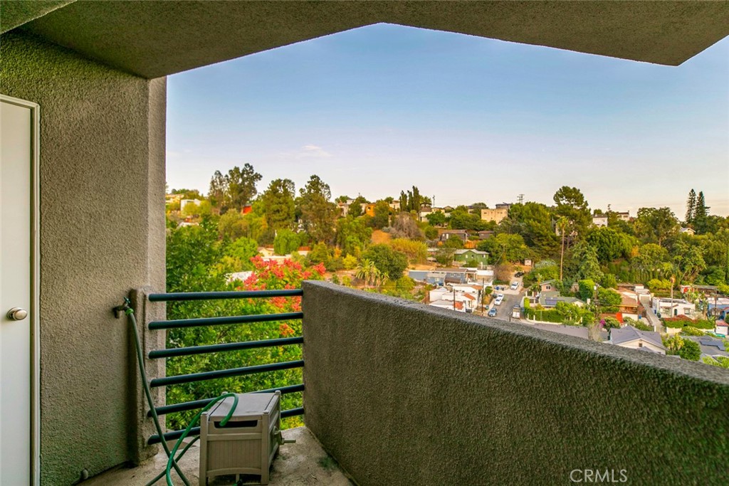 https://media.crmls.org/medias/053ab24a-9a82-440b-983a-eb36522e95e2.jpg?preset=X-Large